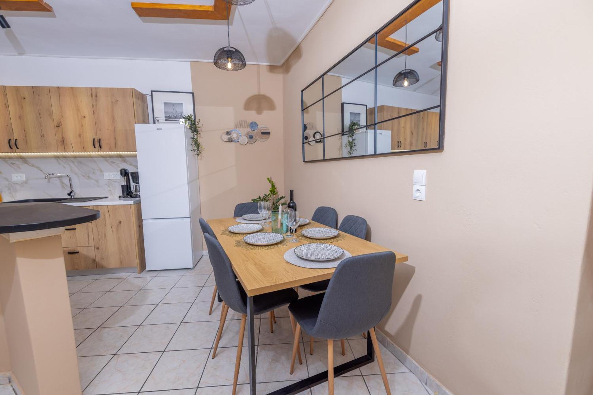 Sarita's & Apartment